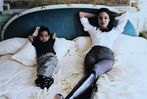 AcheterAnnie Leibovitz - „Angelina Jolie – Fotoshooting für Vanity Fair“ 2005? Enchérissez de 90!