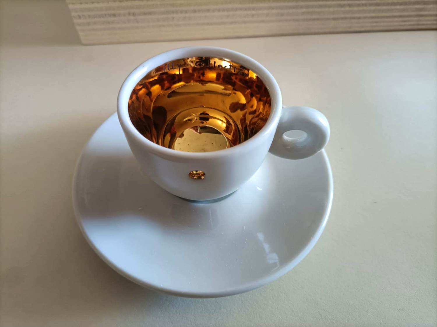 AcheterMarina Abramovic - Spirit Cup - Illy Art Collection incl bladgoud en catalogus? Enchérissez de 1150!