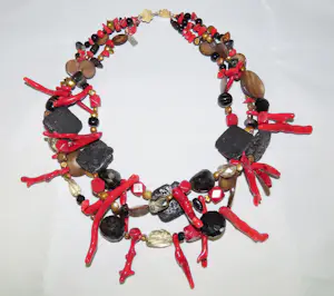 Ketting van koraal, parels, git, rookkwarts, agaath en lavasteen kopen? Bied vanaf 350!