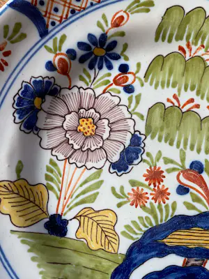 Desvres - Antiek faience bord in Delftse stijl – Desvres (Frankrijk), ca. 1860–1880 kopen? Bied vanaf 70!