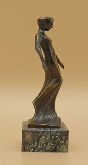 Cris Agterberg - vrouwenfiguur kopen? Bied vanaf 1500!