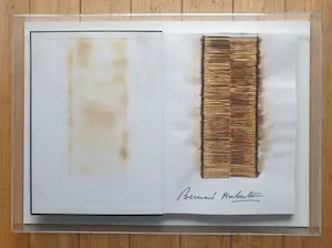 Bernard Aubertin - Verbrande lucifers op opengeslagen boek, Il fuoco e il Rosso - Ingelijst kopen? Bied vanaf 395!