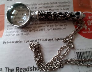 Niet of onleesbaar gesigneerd - Vergrootglas aan een ketting kopen? Bied vanaf 1!