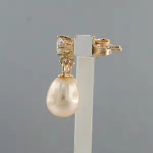 18k rosé gouden oorhangers met parel en briljant geslepen diamant tot. 0.40ct kopen? Bied vanaf 500!