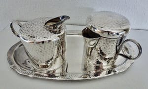 WMF - Geislingen - Art Deco Style 3-piece Silver Hammered Milk Jug and Sugar Bowl. kopen? Bied vanaf 50!