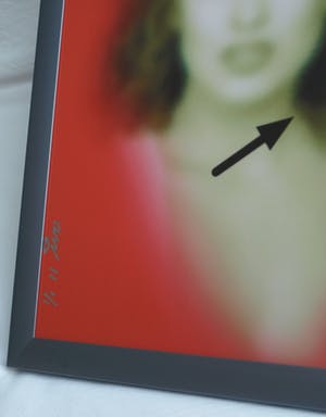 Niet of onleesbaar gesigneerd - Portret Katja Schuurman , “From Katja with Love” – ingelijst – 2011 kopen? Bied vanaf 1!