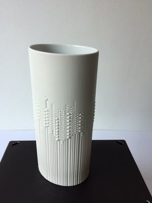 Tapio Wirkkala - Vaas Pearl Drops voor Rosenthal, wit biscuit porselein h 24 cm kopen? Bied vanaf 95!