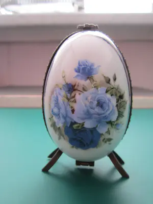 Royal Limoges - Porseleinen Sierei met bloemmotief en parfumflesje kopen? Bied vanaf 50!