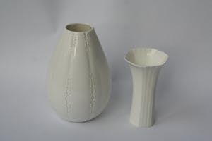 Royal Goedewaagen - 2 wit porseleinen vazen kopen? Bied vanaf 1!