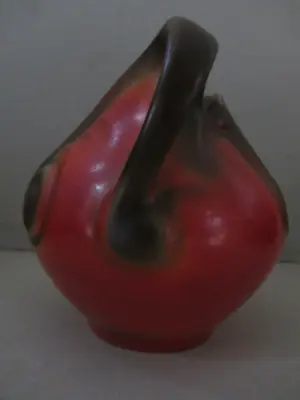 N.V. Porselein- en Tegelfabriek Mosa - 2 kannen en een vaas kopen? Bied vanaf 60!