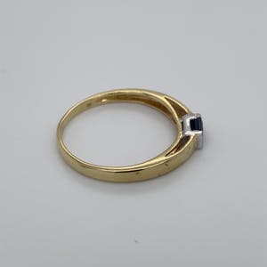 14kt bicolor ring met princess geslepen saffier, mt 55/17,5, 1,65gr kopen? Bied vanaf 90!