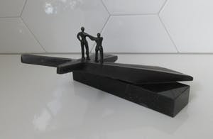 Corry Ammerlaan - Verbronsd Sculptuur "Het Samenwerken" kopen? Bied vanaf 48!