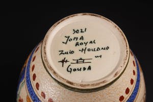 Plateelbakkerij Zuid-Holland - Vaas met floraal decor 'JOMA' | Nederland | 1957 kopen? Bied vanaf 19!