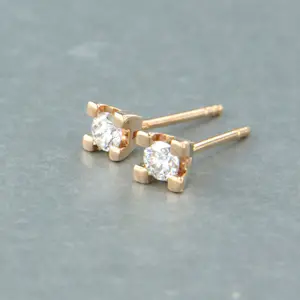18k rosé gouden solitair oorknoppen met briljant geslepen diamant tot. 0,22ct kopen? Bied vanaf 280!