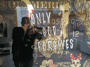 Diederik Van Apple - Only God Forgives (MEGA-GROOT 180 x 75cm) kopen? Bied vanaf 1500!