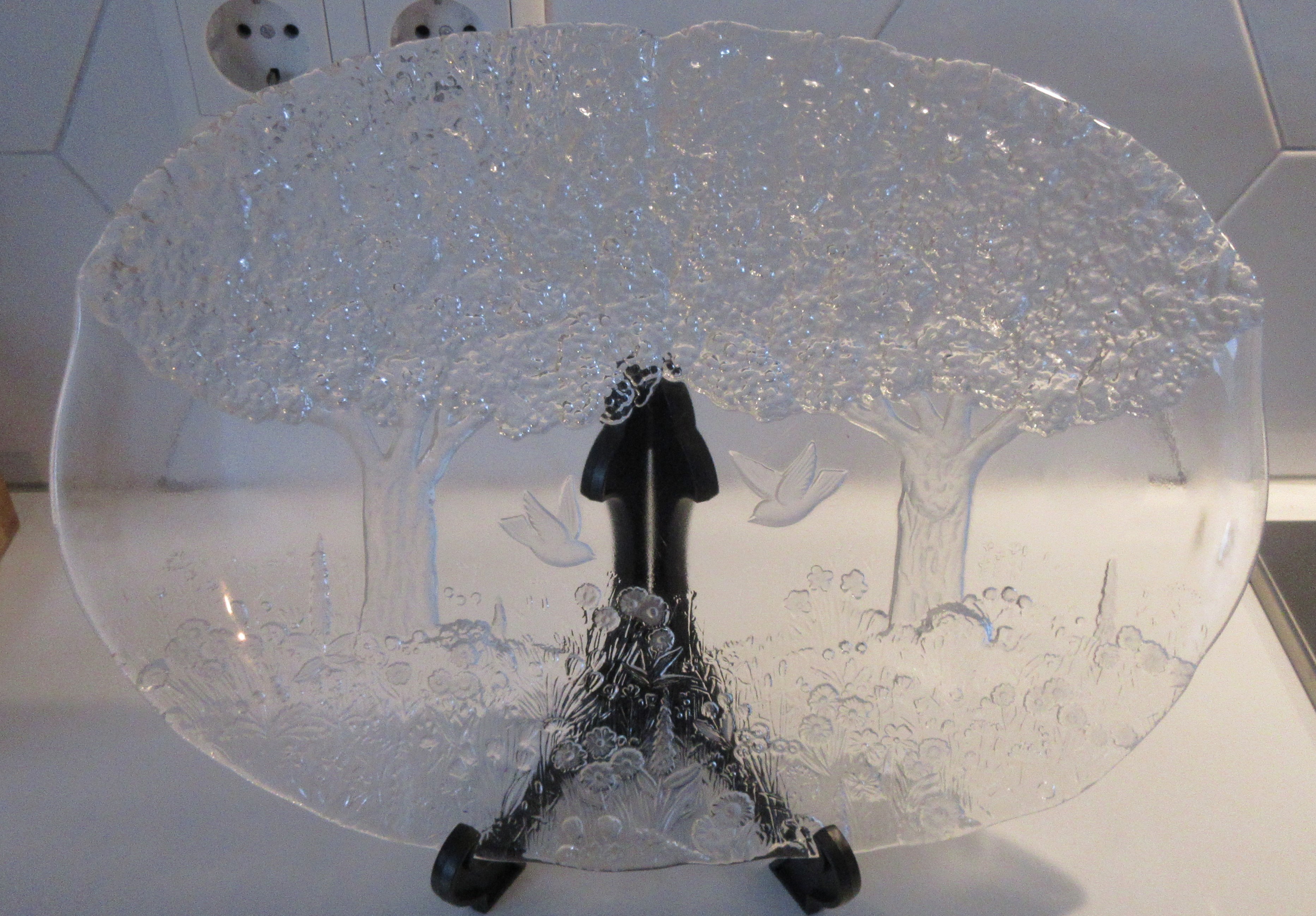 Niet of onleesbaar gesigneerd - Grote Persglazen dienblad afbeelding landschap verkocht voor € 1!