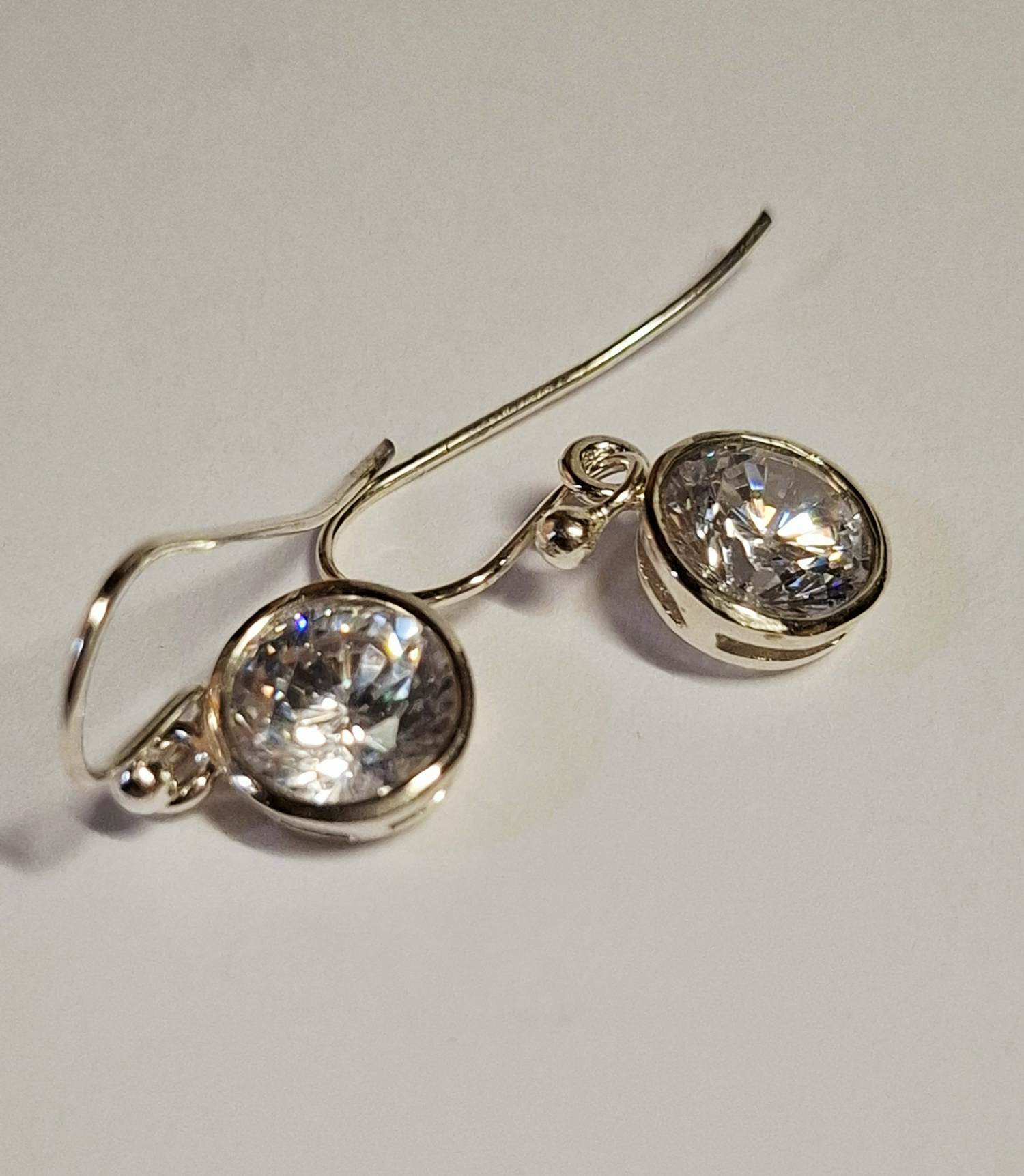 Nieuwe Tijdloze schittering, Swarovski-oorbellen van 925 zilver, diamantachtige kopen? Bied vanaf 40!