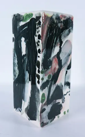 Dominique Chan - Beschilderd keramiek, Set van twee schalen en vaasje kopen? Bied vanaf 100!