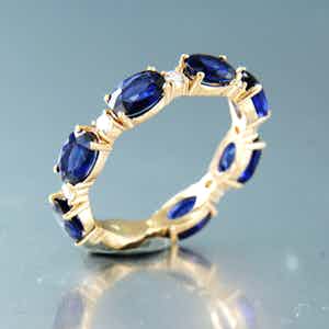 18K Goud - rood gouden ring bezet met saffier en briljant geslepen diamant verkocht voor € 550!