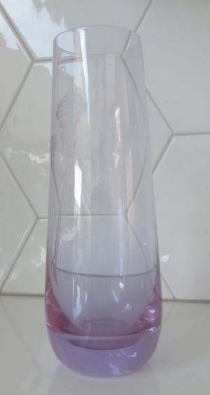 Niet of onleesbaar gesigneerd - Caithness - Lila Neodymium Alexandrite met etsdecor rozen kopen? Bied vanaf 10!