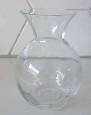 Niet of onleesbaar gesigneerd - Optiek blank glazen vaasje kopen? Bied vanaf 1!