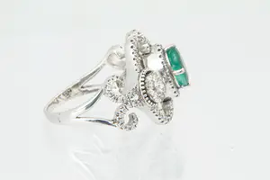 34 - Prachtige BWGG witgouden dames ring met diamant en ovalen smaragd. kopen? Bied vanaf 330!