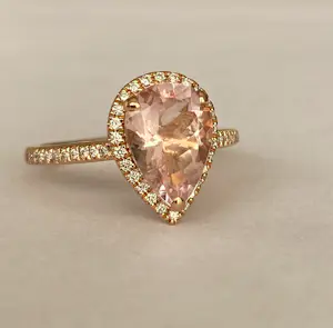 AcheterRing van 18 karaats roségoud met peervormige morganiet en halo van diamanten? Enchérissez de 700!