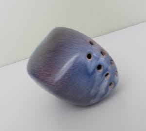 Niet of onleesbaar gesigneerd - Modernistische aardewerken rozensteker (vaas) kopen? Bied vanaf 1!