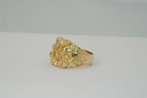 2550 - Robuuste 18 karaats - geel-gouden zg. "Nugget" ring - heren model kopen? Bied vanaf 340!