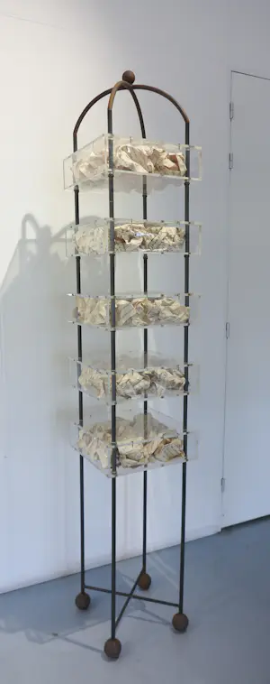 Henny Schakenraad - Mixed Media / Zeer groot object van o.a. metaal, plexiglas en papier, BEWAREN kopen? Bied vanaf 750!