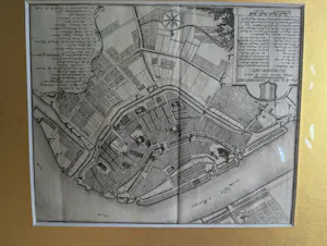 Hendrik de Leth - Fraaie kopergravure van de stadsplattegrond van Dordrecht uit 1765 kaufen? Bieten Sie von 60!