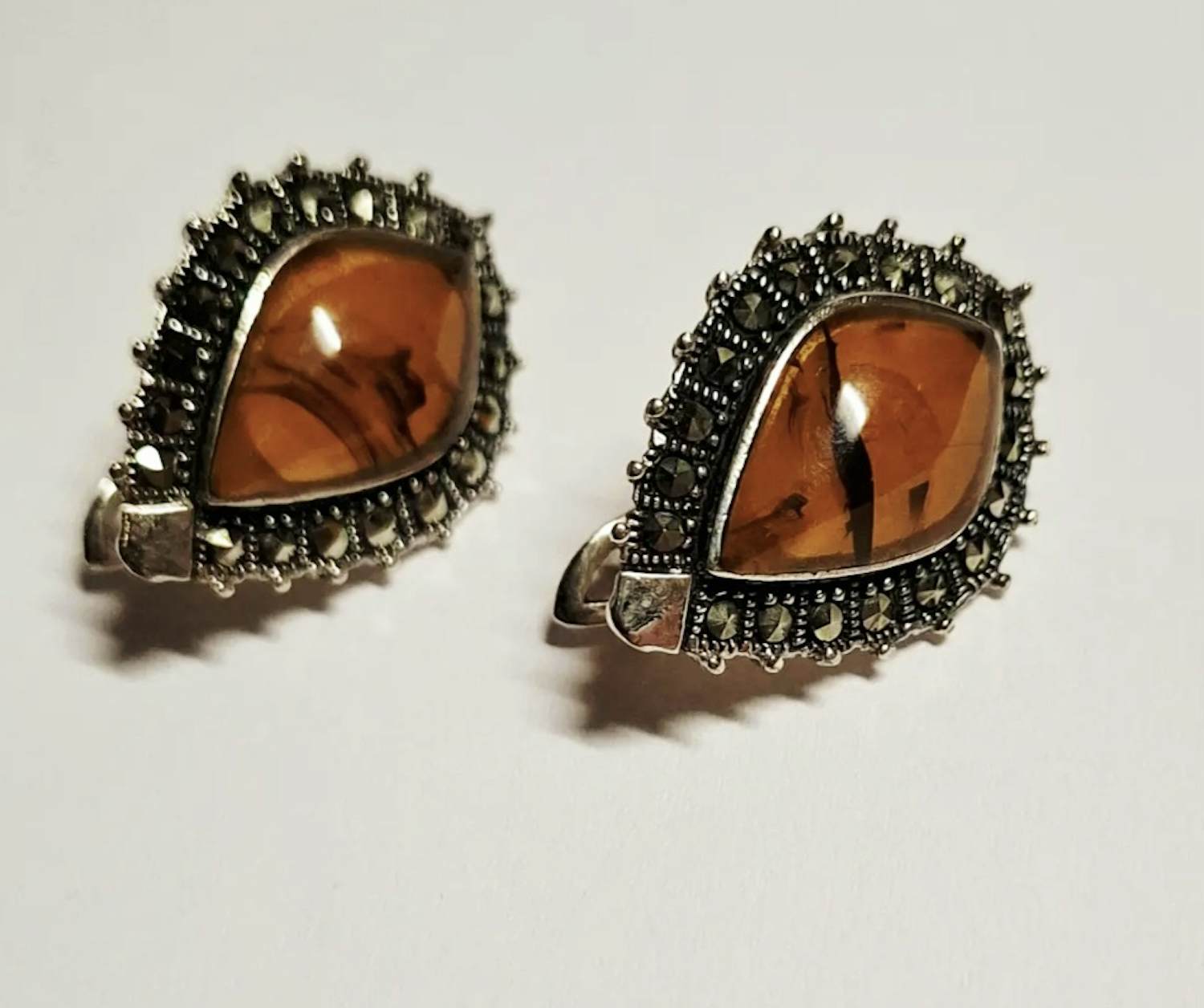 VVintage teardrop oorbellen met gouden amber en marcasiet kopen? Bied vanaf 65!