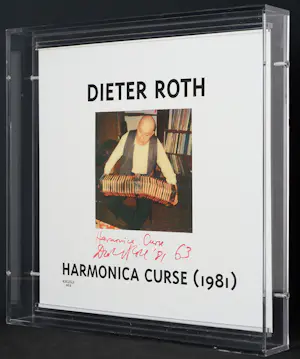 AcheterDieter Roth - Gesigneerd & Genummerd : Record “Harmonica Curse (1981)” in plexi showcase? Enchérissez de 790!