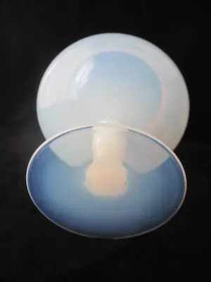 Niet of onleesbaar gesigneerd - Opaline vaas/bonbonnière kopen? Bied vanaf 1!