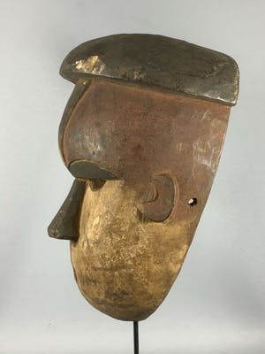 Dogon - 200379 - Old Tribal used African mask from the Salampasu - Congo. kopen? Bied vanaf 45!