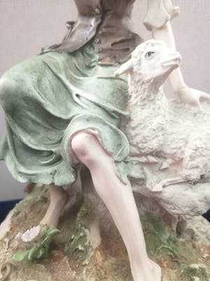 Giuseppe Armani - Capodimonte - Romantische beeld van Jonge Vrouw met Lam kopen? Bied vanaf 15!