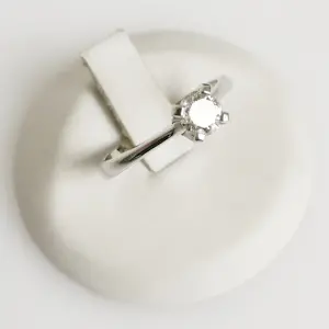 Solitaire diamanten ring kopen? Bied vanaf 700!