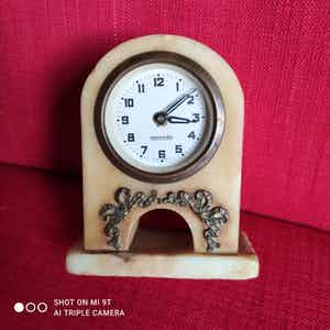 "Mercedes" tafel- / schouwklokje verkocht voor € 1!