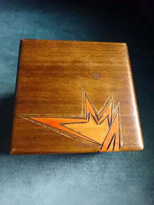 Conrad Fehn - Zeldzaam bewerkt houten theekistje kopen? Bied vanaf 75!