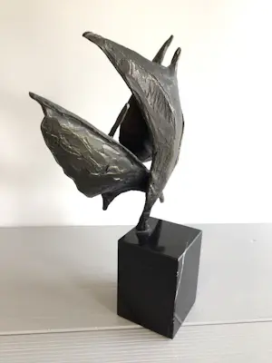 Bernadette Leijdekkers - Sculptuur “ De wind in de zeilen “ kopen? Bied vanaf 79!