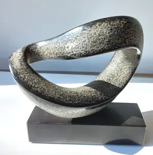 Karin van Ommeren - Abstracte compositie, hardstenen beeld (unica) kopen? Bied vanaf 895!