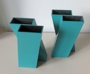 Dick van der Meijden - Twee dubbele geometrische Turqoise aluminium design vazen kopen? Bied vanaf 85!