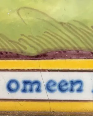 Koninklijke Tichelaar Makkum - Tegeltableau met advocatenvoorstelling, ca. 1900 kopen? Bied vanaf 65!