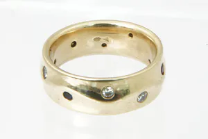 Fraaie 14 krt goud en diamanten "gewelfde" ring - met rode en blauwe steentjes kopen? Bied vanaf 330!