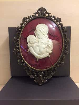 Brons (Onbekend) - Oud religieus icoon, Italiaanse Madonna met kind, achter convex glas verkocht voor € 49!