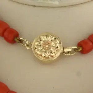 14k gouden slot aan een koralen collier - 80 cm kopen? Bied vanaf 250!