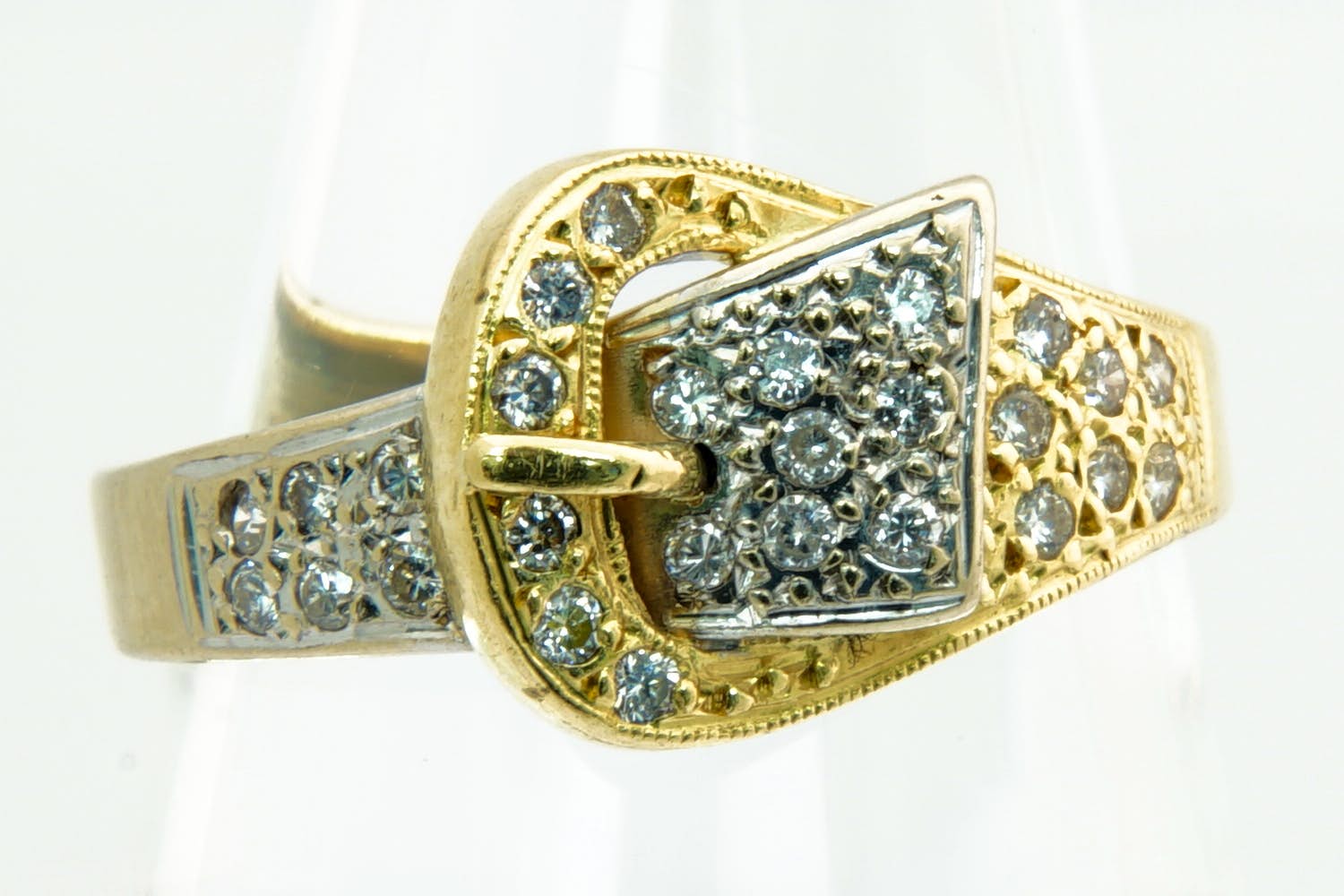 44 - Chique gouden 14Krt  GESP ring met ca 0.27 crt briljant geslepen diamant. kopen? Bied vanaf 260!