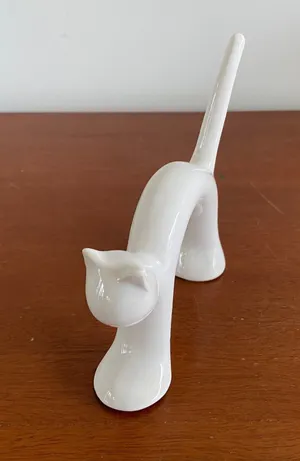 Niet of onleesbaar gesigneerd - Twee katten figuren kopen? Bied vanaf 1!