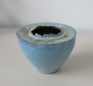 Ed Meissenberg - Steengoed vaasje met opengewerkte opening kopen? Bied vanaf 32!