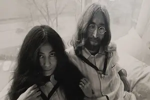 Cor Jaring - Foto, 'Bedpeace' John Lennon en Yoko Ono - Ingelijst kopen? Bied vanaf 200!